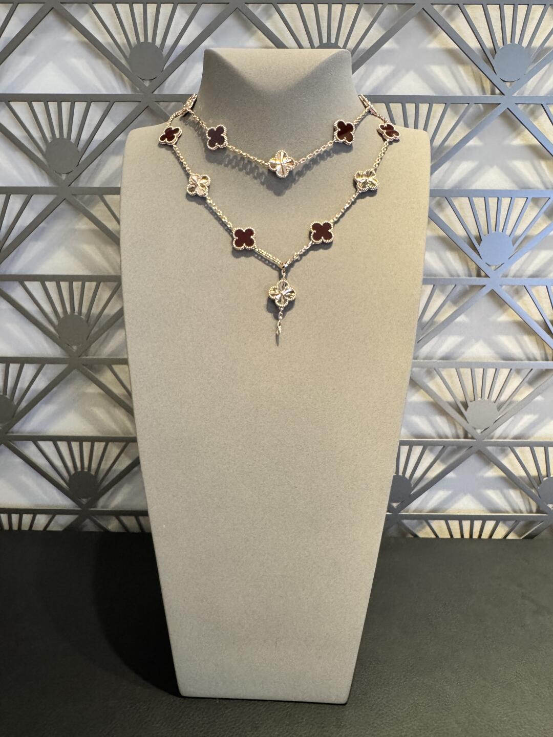 [Echo Fine ]CLOVER 20 MOTIFS LASER CARNELIAN NECKLACE