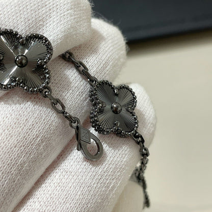 [Echo Fine ]CLOVER 5 MOTIF BLACK BRACELET