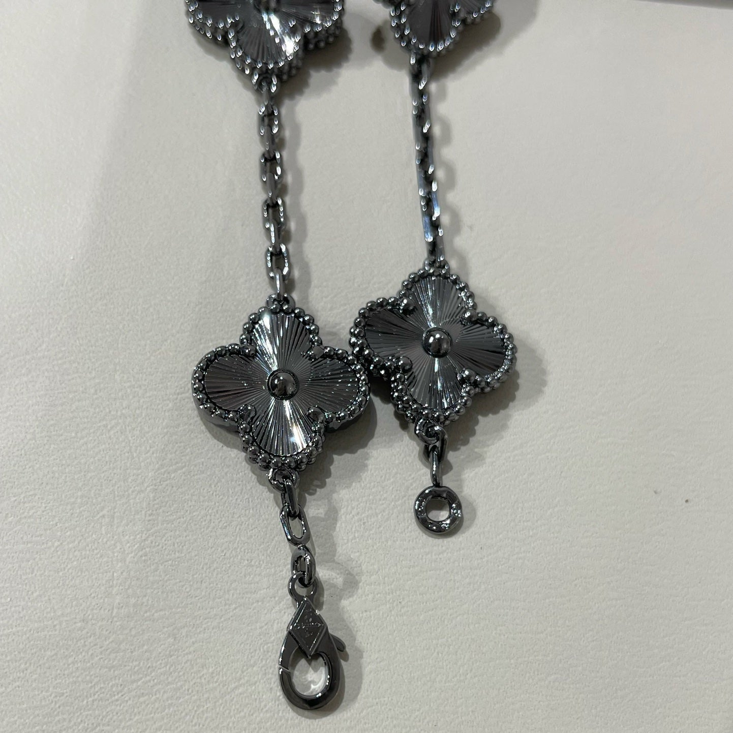 [Echo Fine ]CLOVER 5 MOTIF BLACK BRACELET