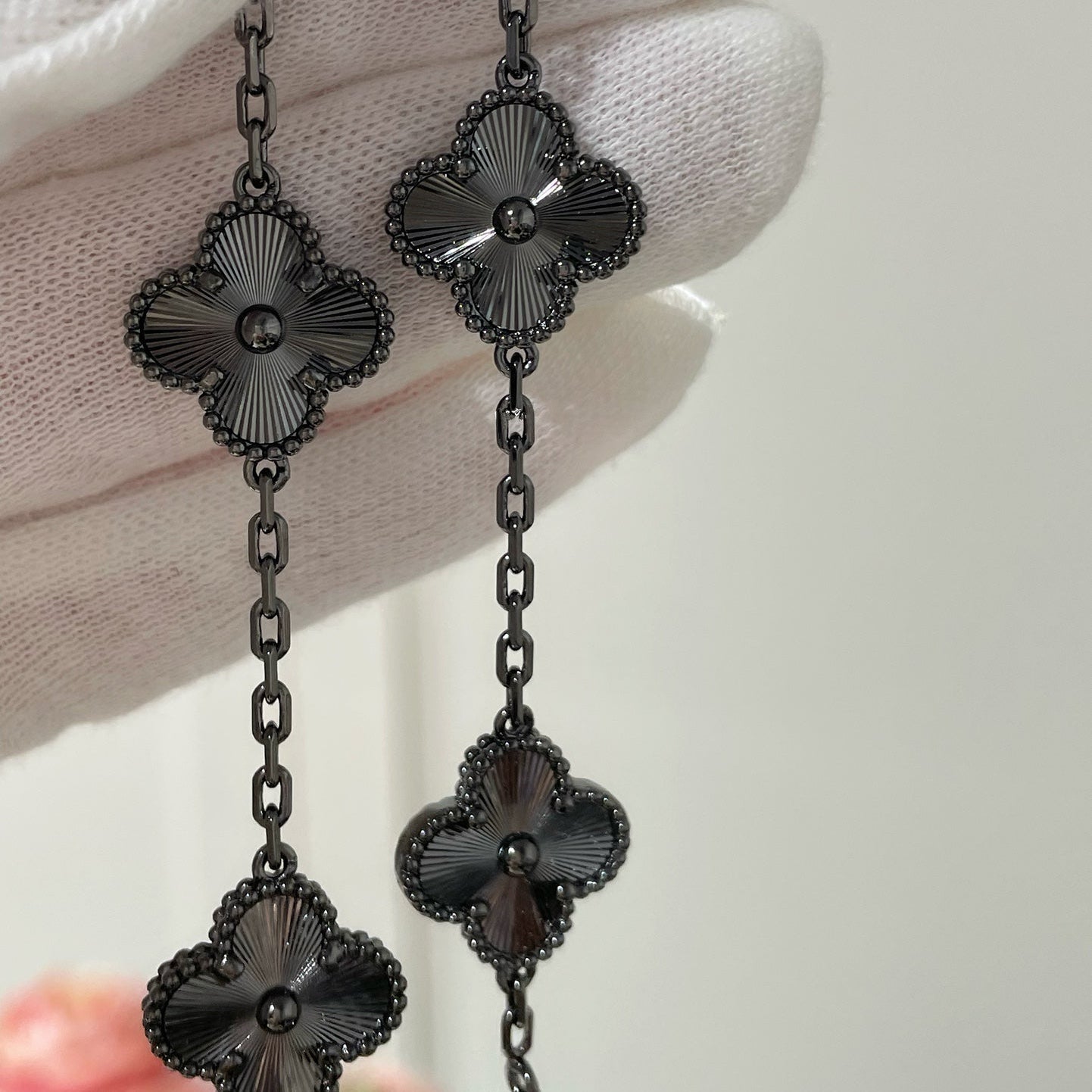 [Echo Fine ]CLOVER 5 MOTIF BLACK BRACELET