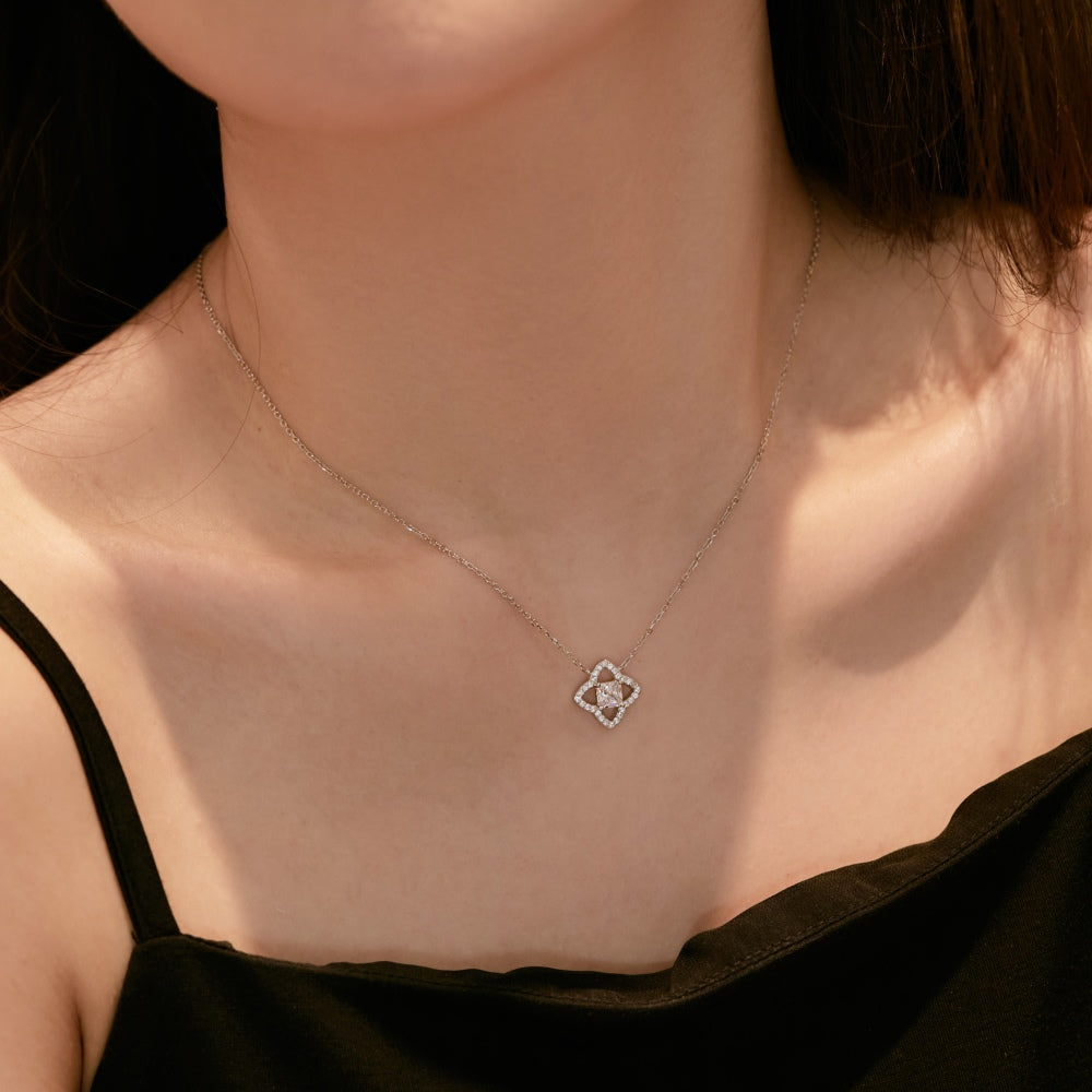 [Echo Fine ]Exquisite Flower Shape Princess Cut Necklace