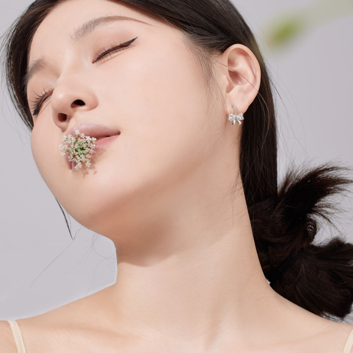 [Echo Fine ]Exquisite Earrings With Heart-Shaped Bow Design