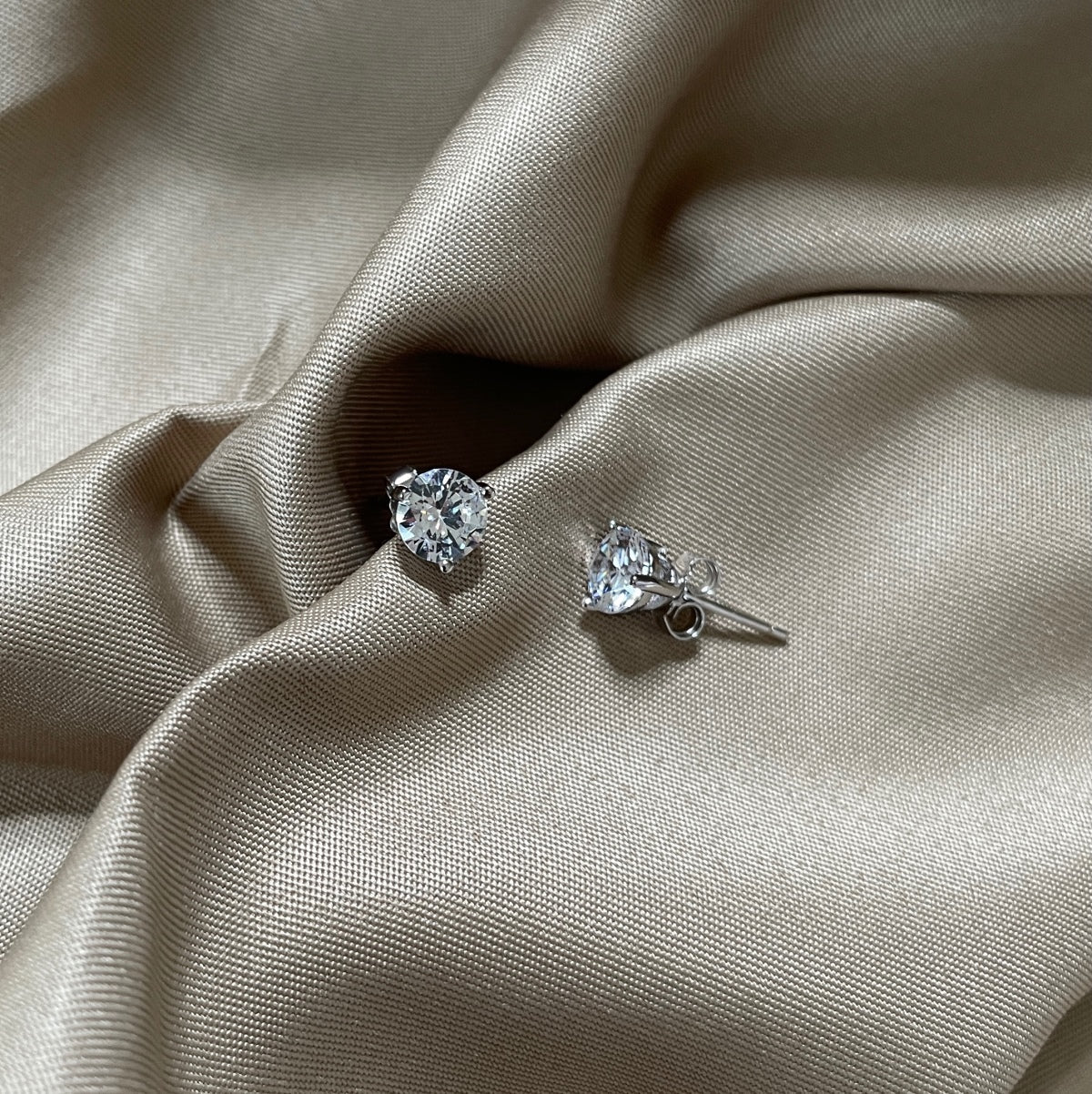 [Echo Fine ]Dainty Round Shape Earrings