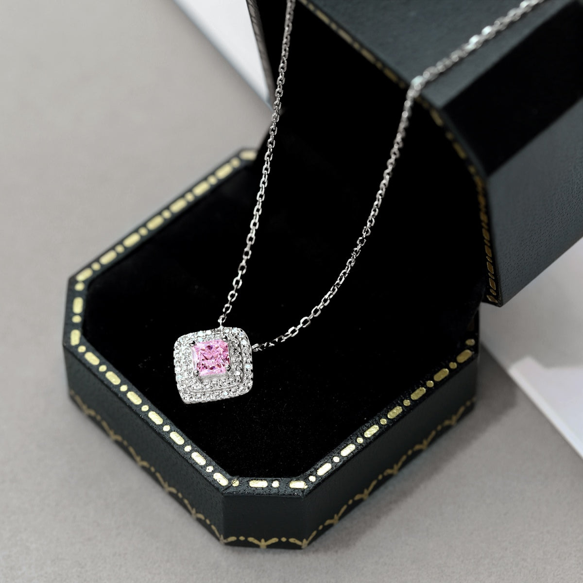 [Echo Fine ]Sparkling Asscher Cut Necklace