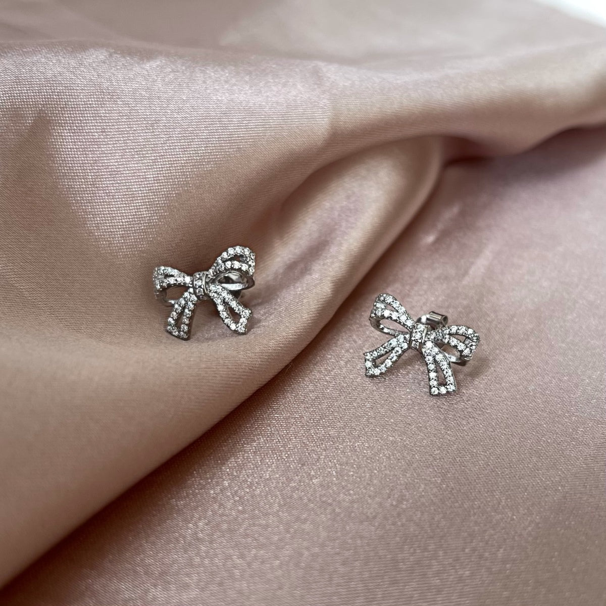 [Echo Fine ]Dainty Bow Shape Earrings