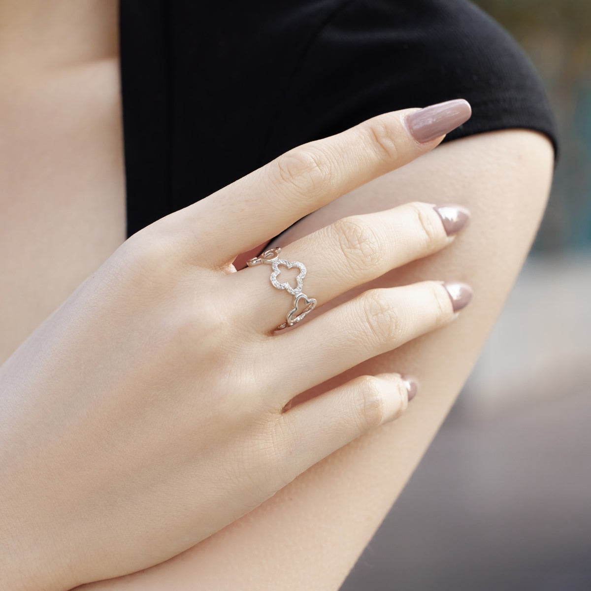 [Echo Fine ]Hollow Design Four-Leaf Clover Flower Shape Ring