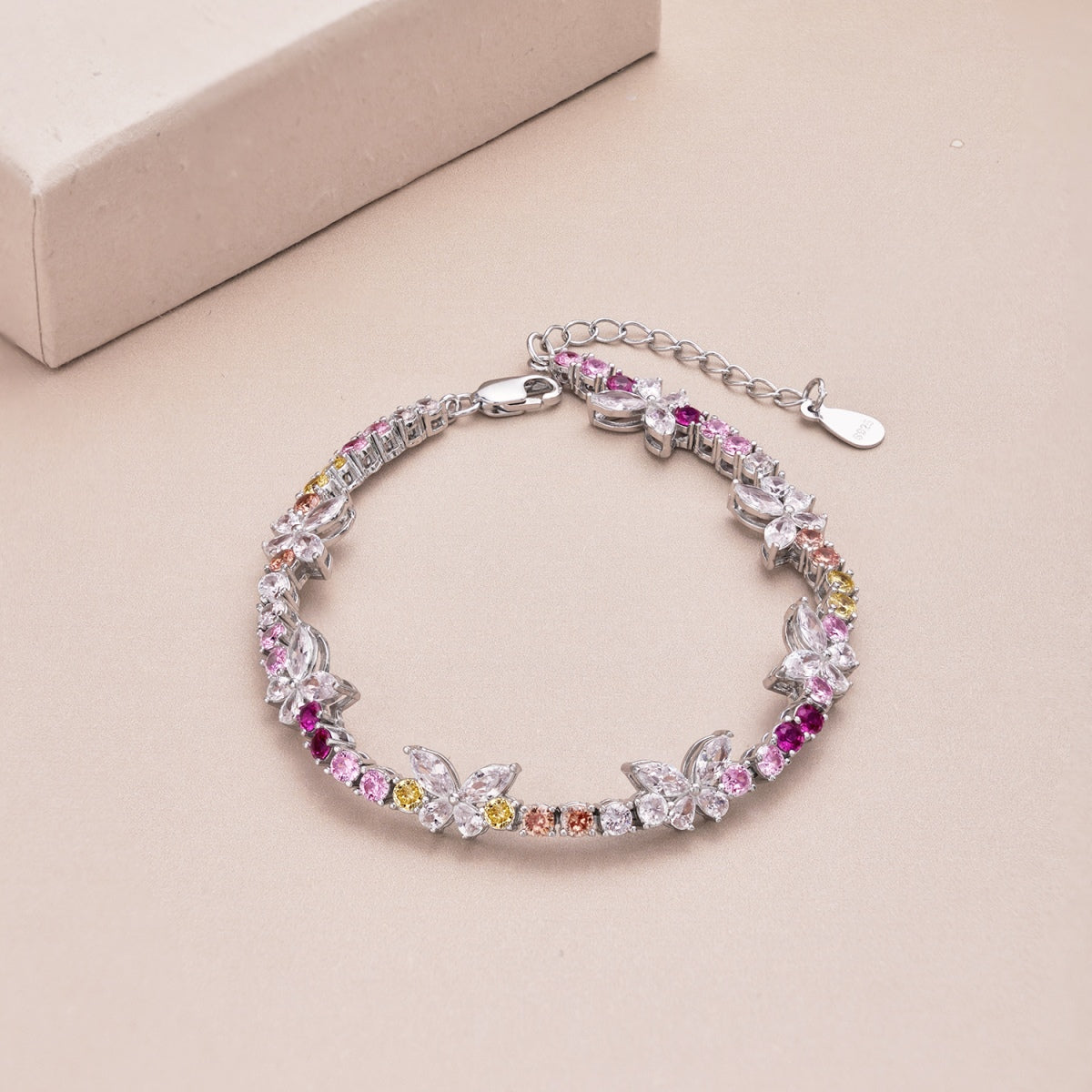 [Echo Fine ]Ornate Colorful Butterfly Shape Round Cut Daily Bracelet
