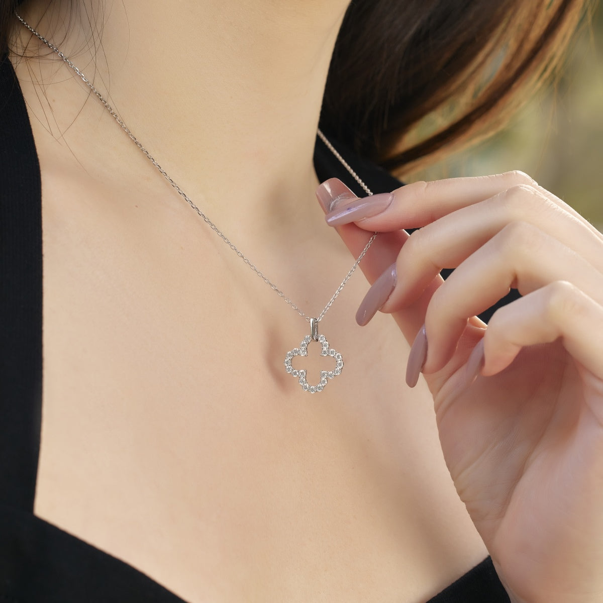 [Echo Fine ]Four-Leaf Clover Hollow Design Exquisite Necklace