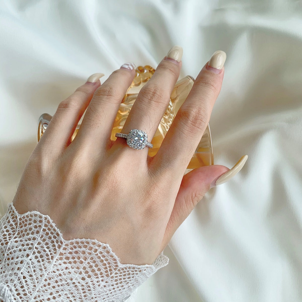 [Echo Fine ]Dazzling Resplendent Round Cut Wedding Ring
