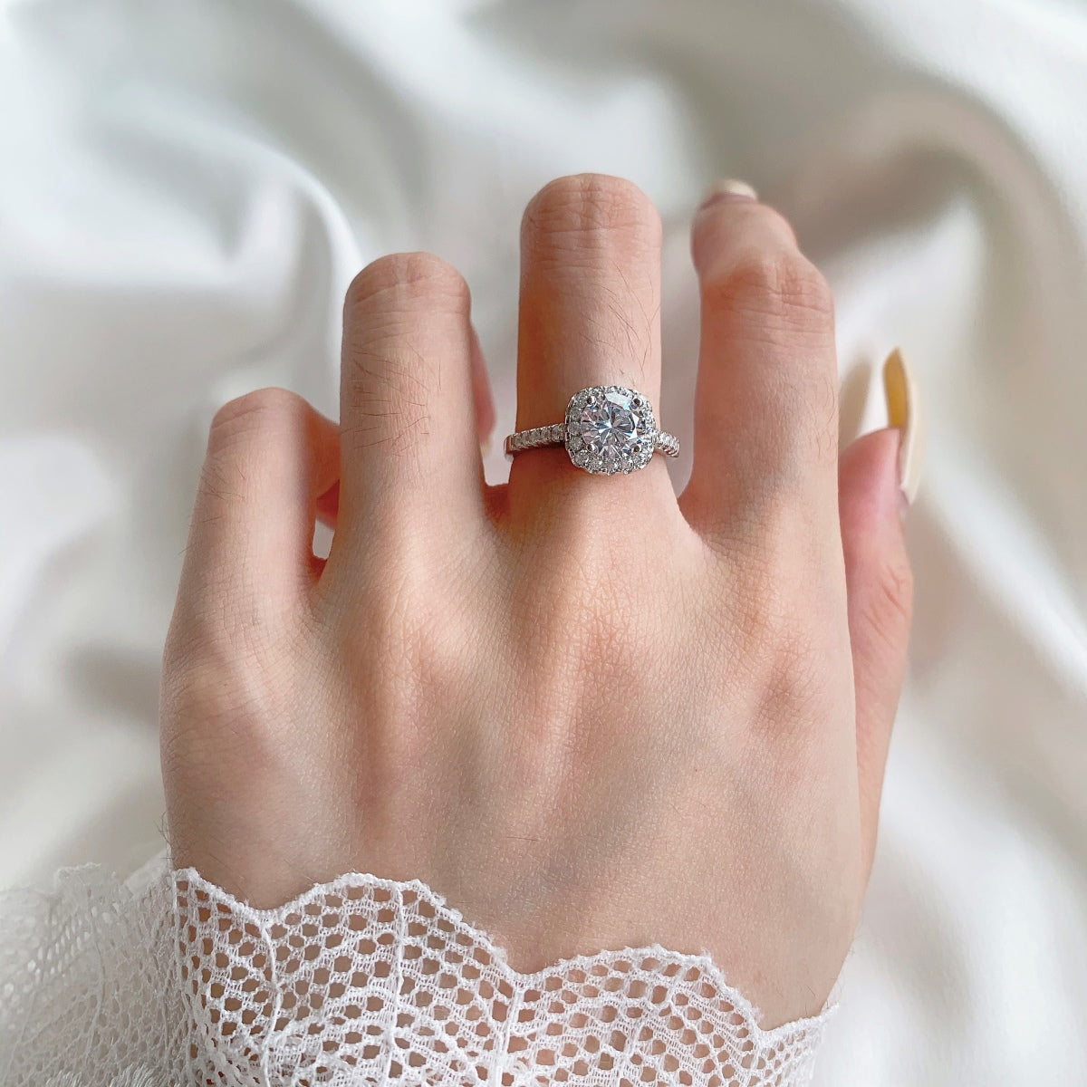 [Echo Fine ]Dazzling Resplendent Round Cut Wedding Ring
