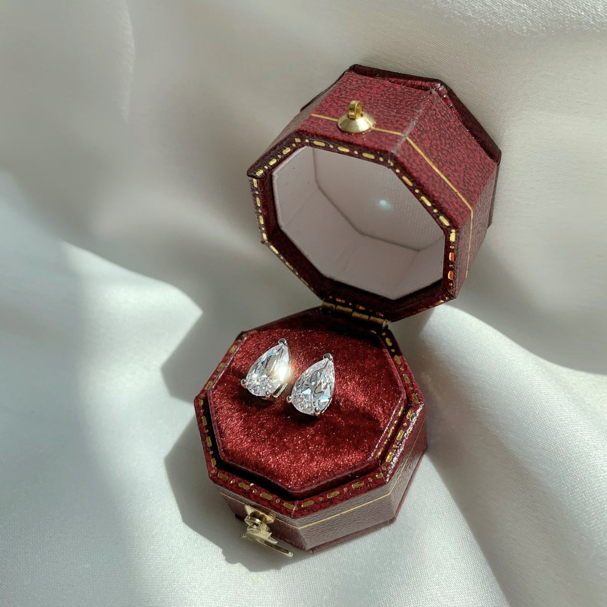 [Echo Fine ]Ornate Water Drop Shape Earrings