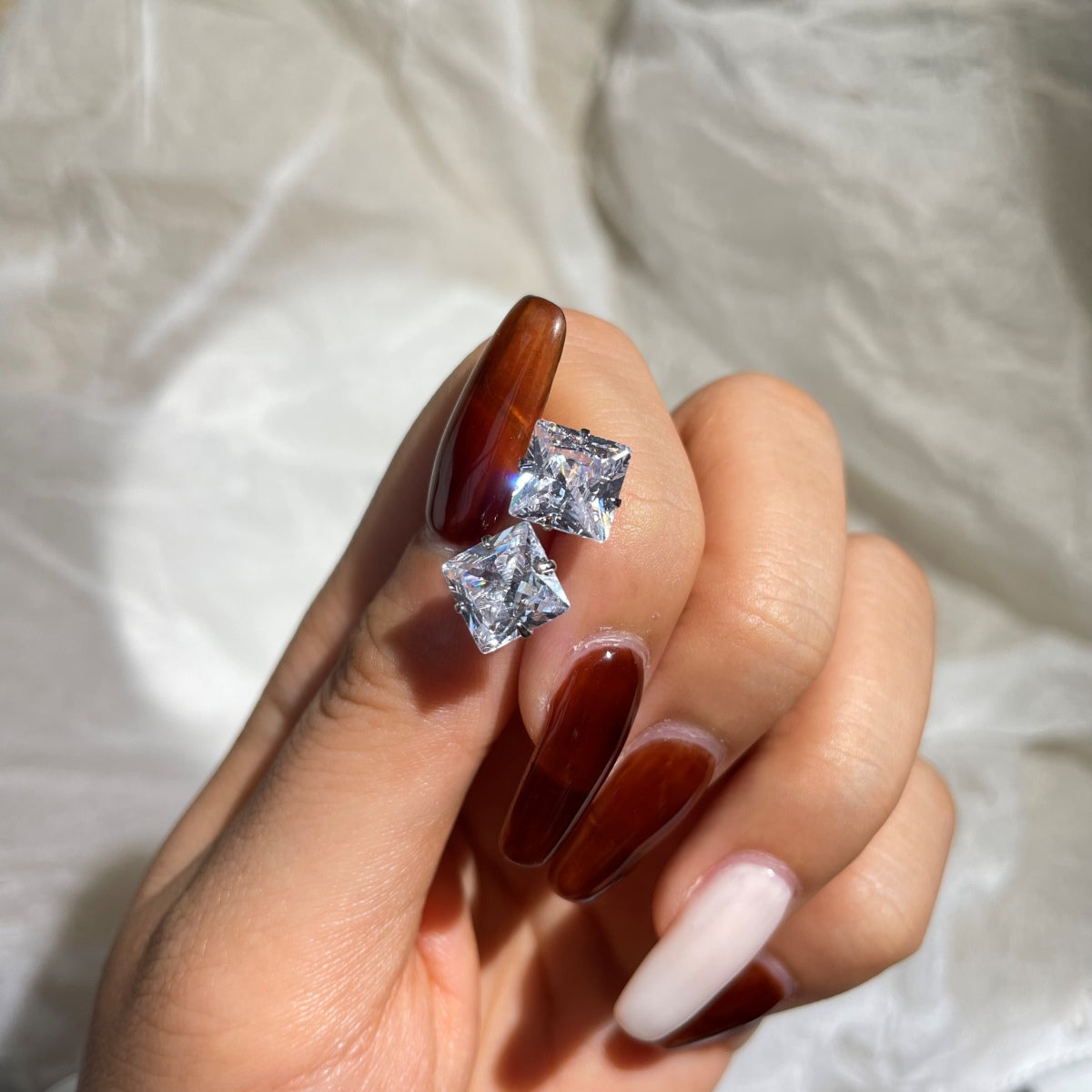 [Echo Fine ]Stylish Shiny Square Center Stone Stud Earrings