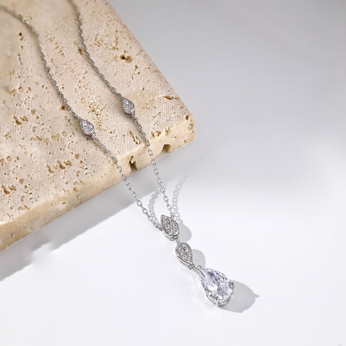 [Echo Fine ]Dazzling Pear Cut Necklace