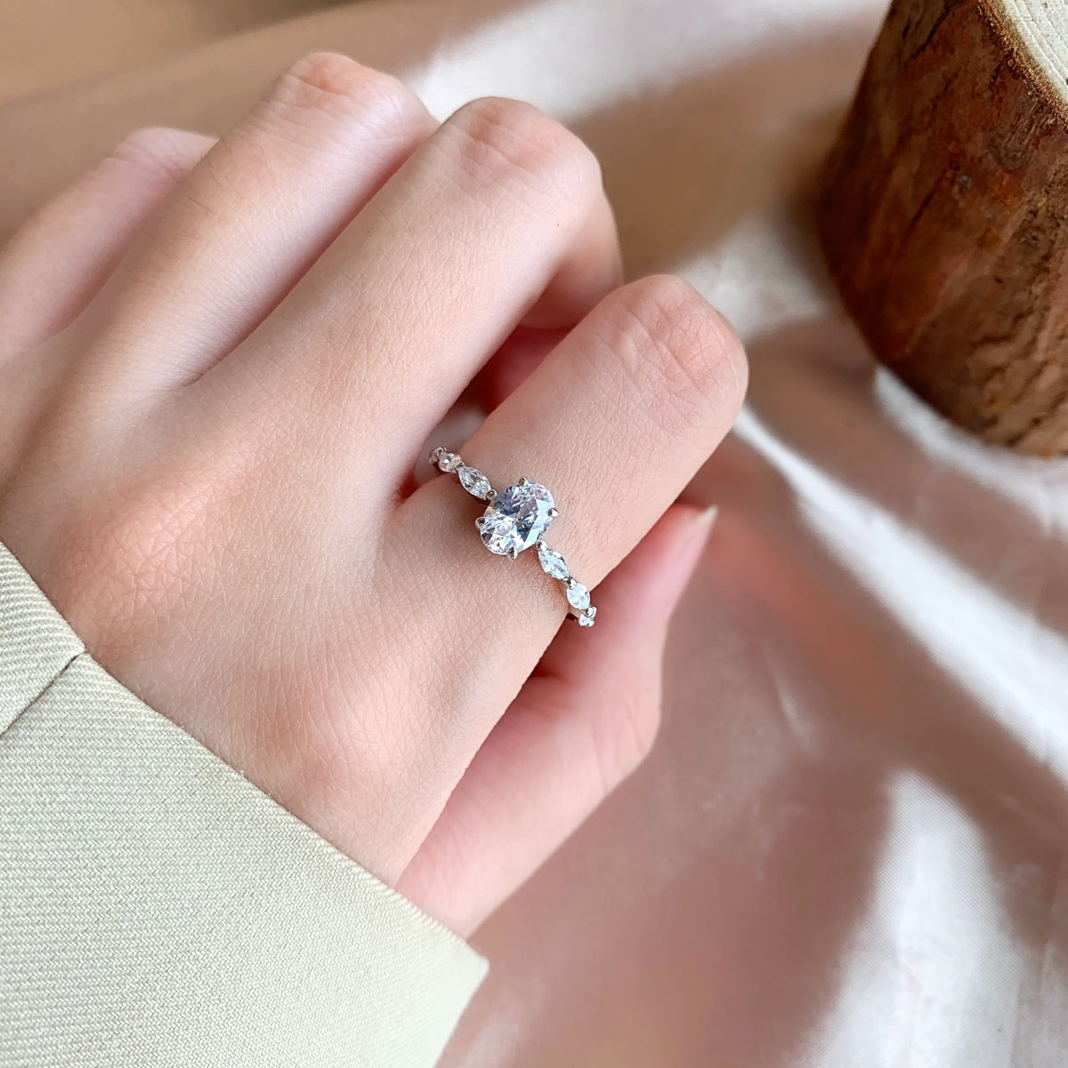 [Echo Fine ]0.75 Carat Luxurious Vibrant Elongated Cushion Cut Daily Ring
