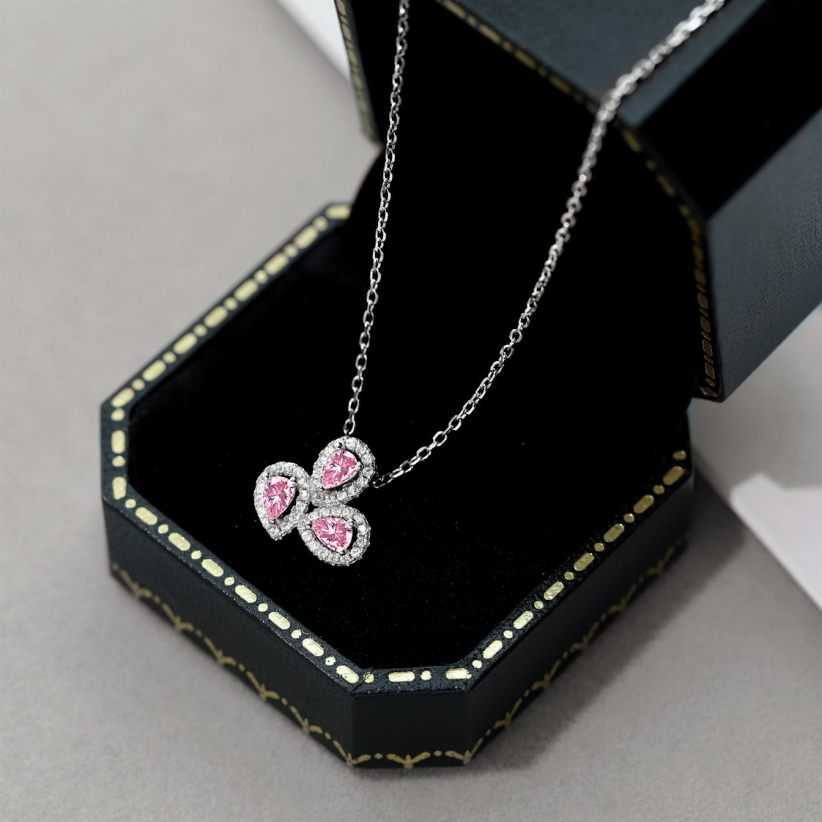 [Echo Fine ]Elegant Flower Shape Pear Cut Necklace