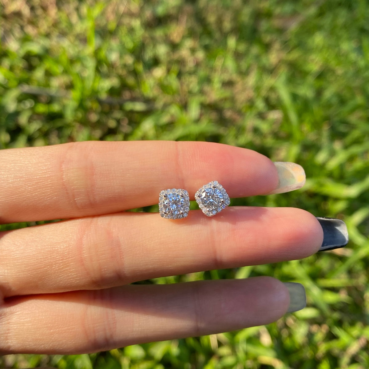 [Echo Fine ]Classic Round Center Stone Stud Earrings