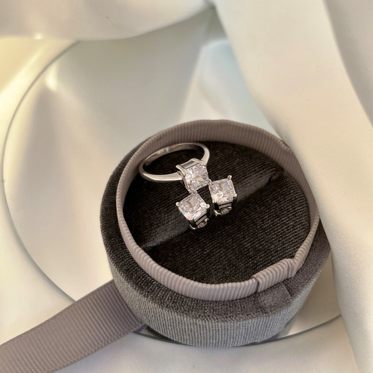 [Echo Fine ]1.0 Carat Radiant Princess Cut Wedding Earrings
