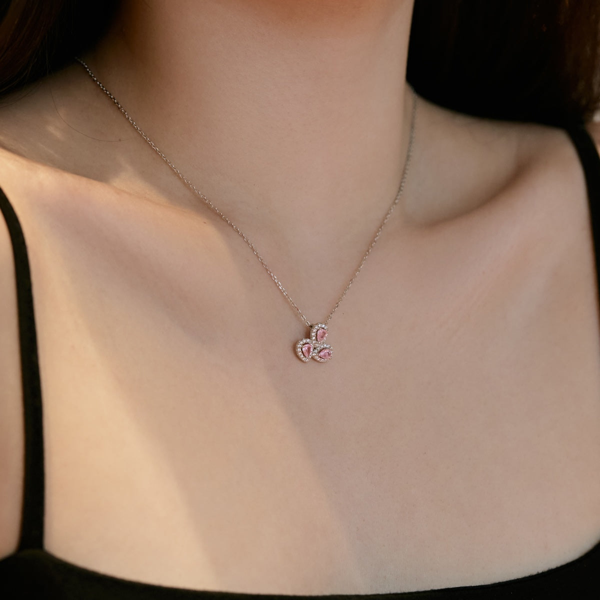 [Echo Fine ]Elegant Flower Shape Pear Cut Necklace