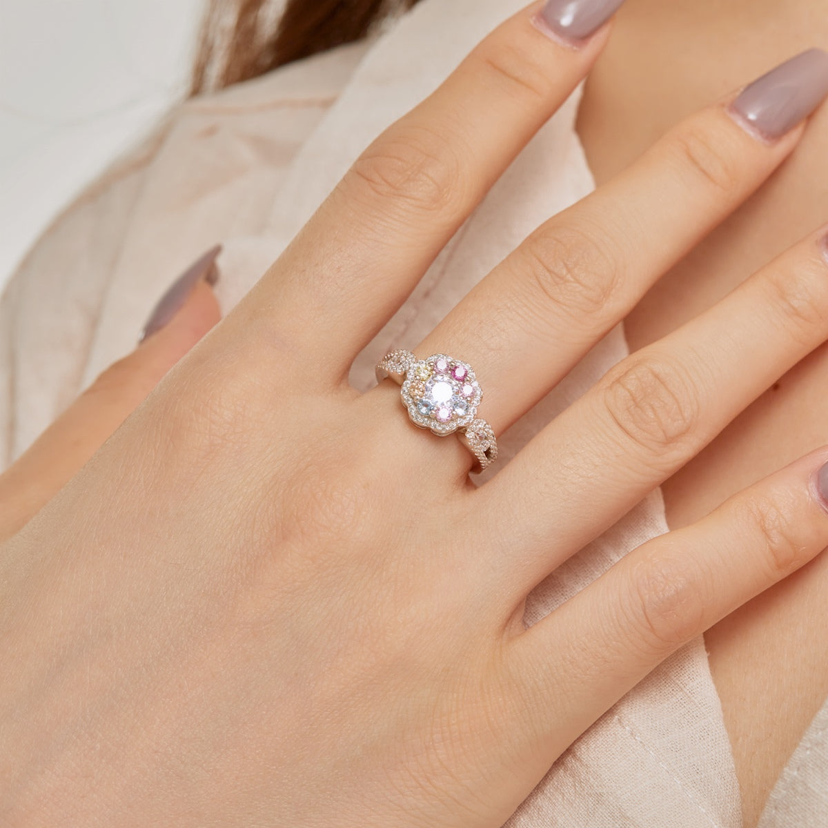 [Echo Fine ]Delicate Colorful Round Cut Flower Shape Wedding Ring