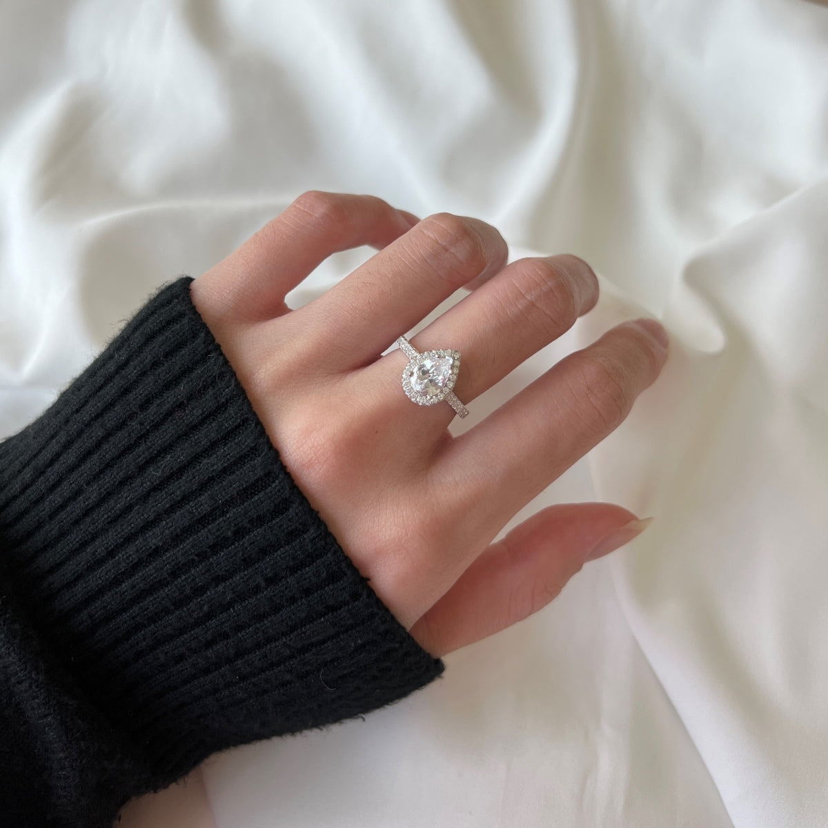 [Echo Fine ]1.0 Carat Luxurious Resplendent Water Drop Shape Wedding Ring