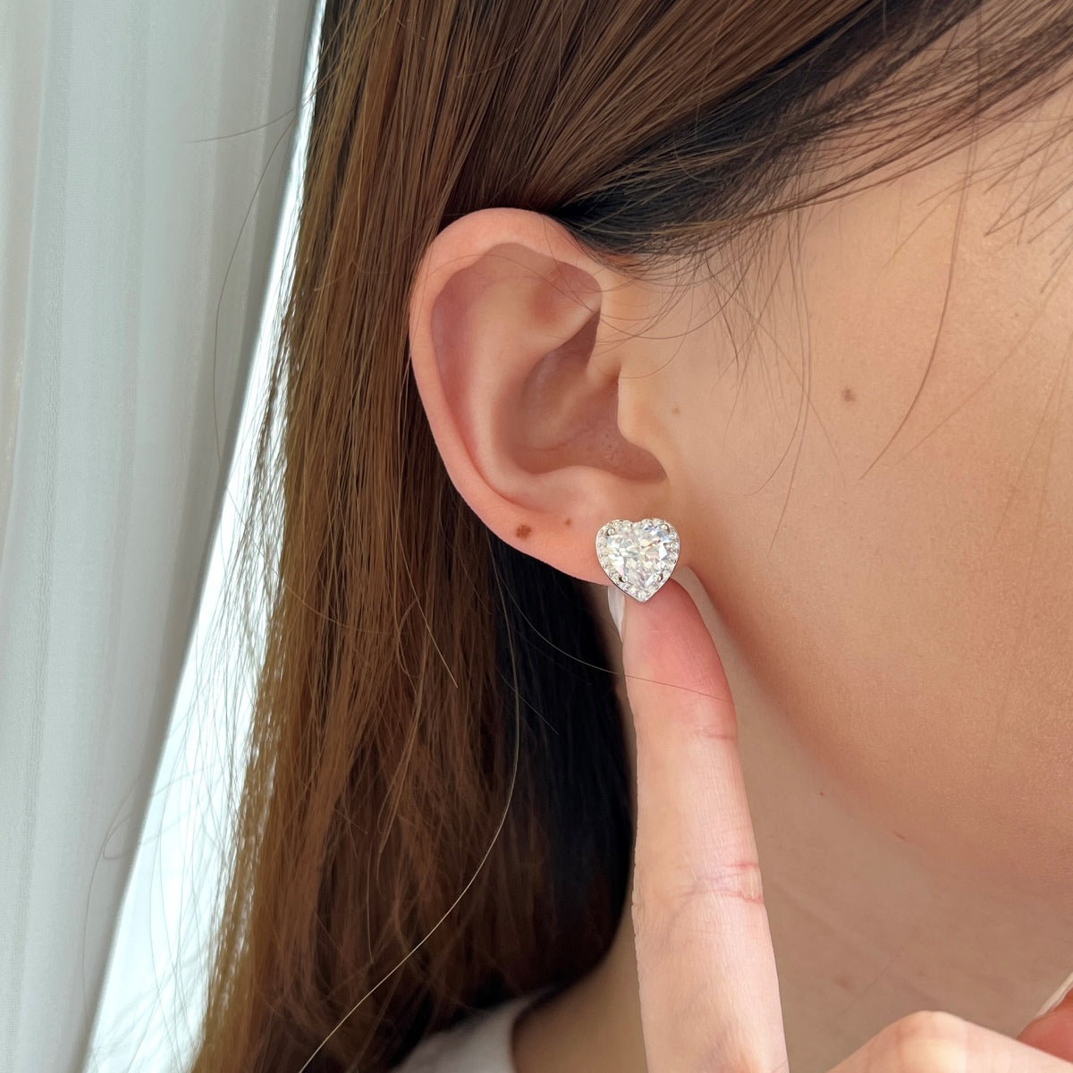 [Echo Fine ]Sparkling Heart Shape Lover Earrings