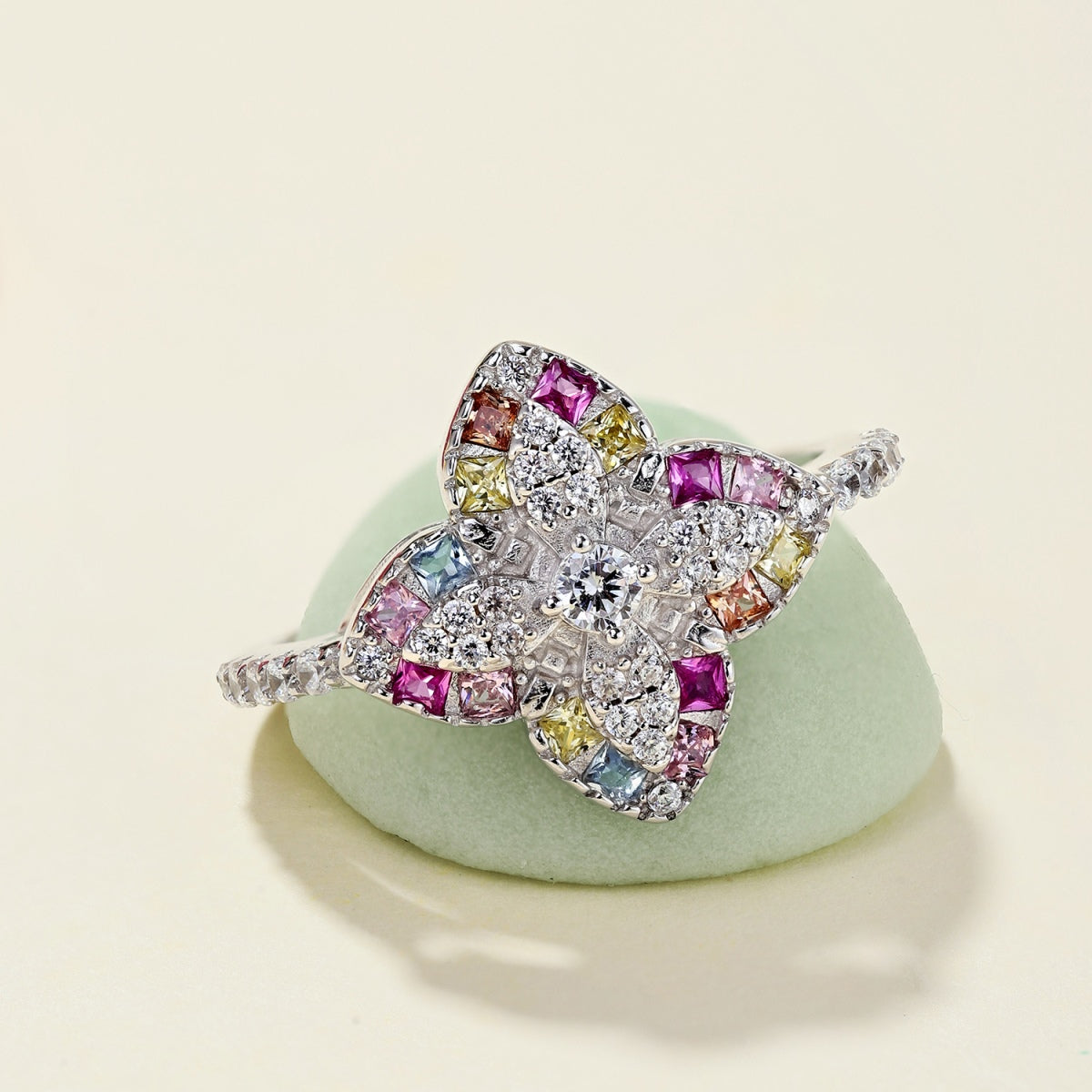[Echo Fine ]Luxurious Colorful Flower Shape Banquet Ring