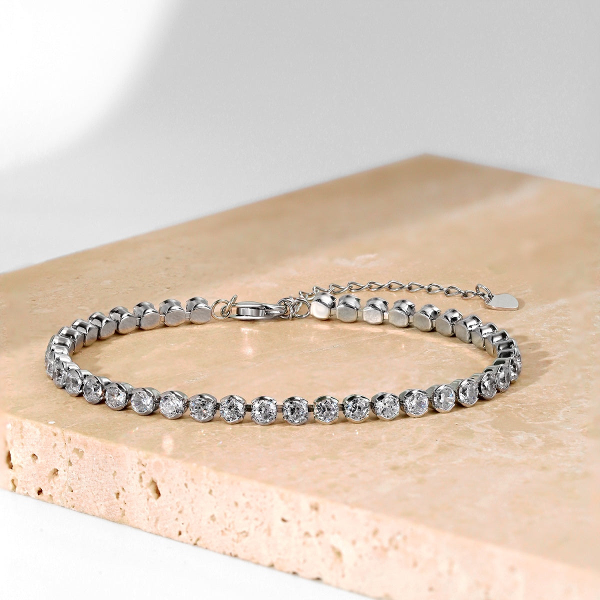[Echo Fine ]Ornate  Sparkling Round Cut Daily Bracelet