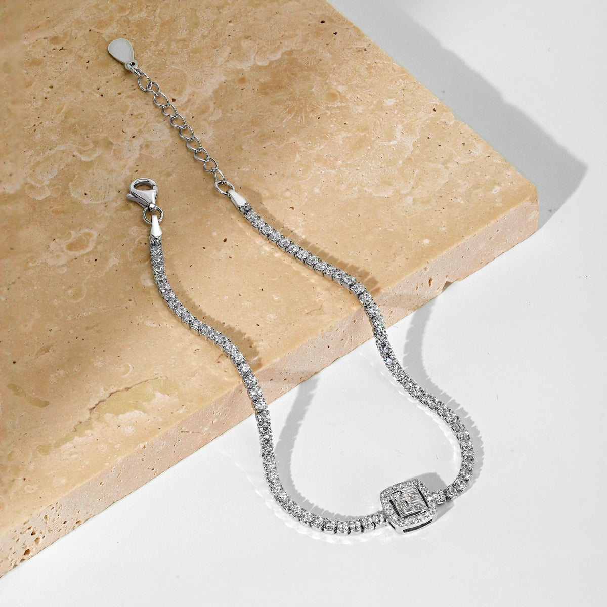 [Echo Fine ]Luxurious Dazzling Square Shape Banquet Bracelet