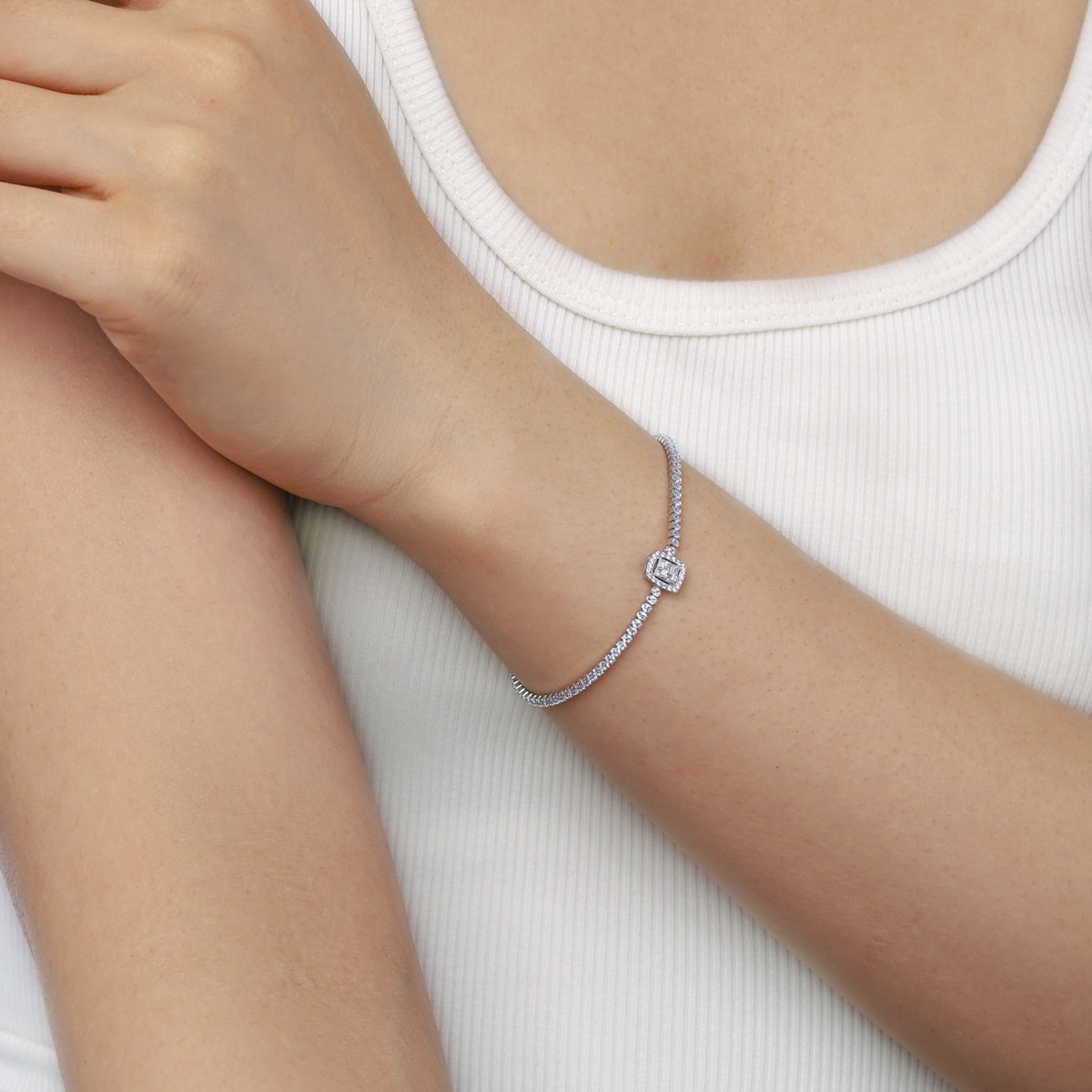 [Echo Fine ]Luxurious Dazzling Square Shape Banquet Bracelet