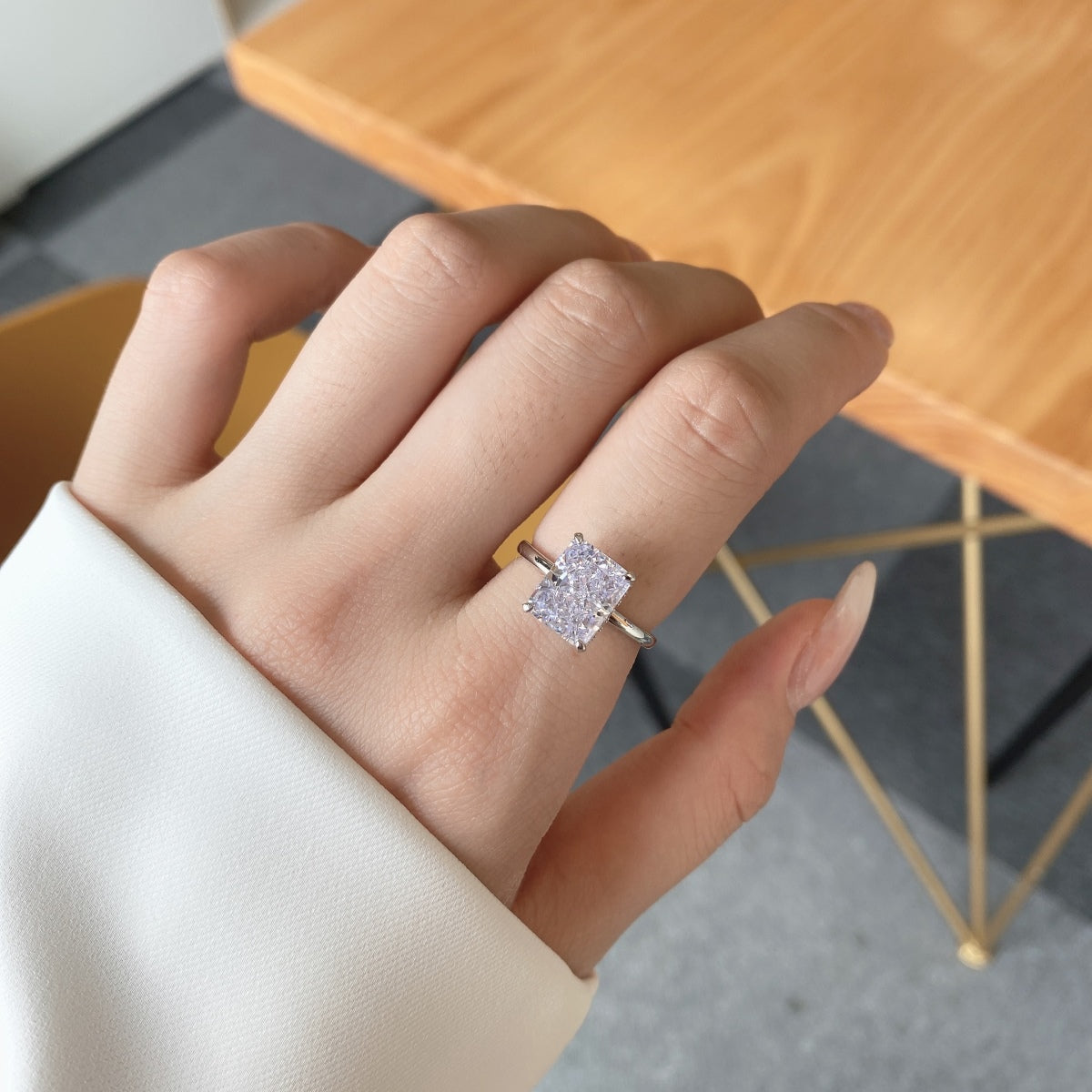 [Echo Fine ]4.0 Carat Ornate Enchanting Radiand Cut Banquet Ring