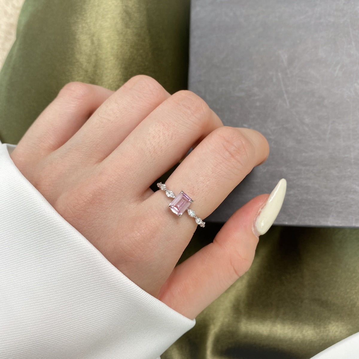 [Echo Fine ]1.0 Carat Dainty Resplendent Radiant Cut Daily Ring
