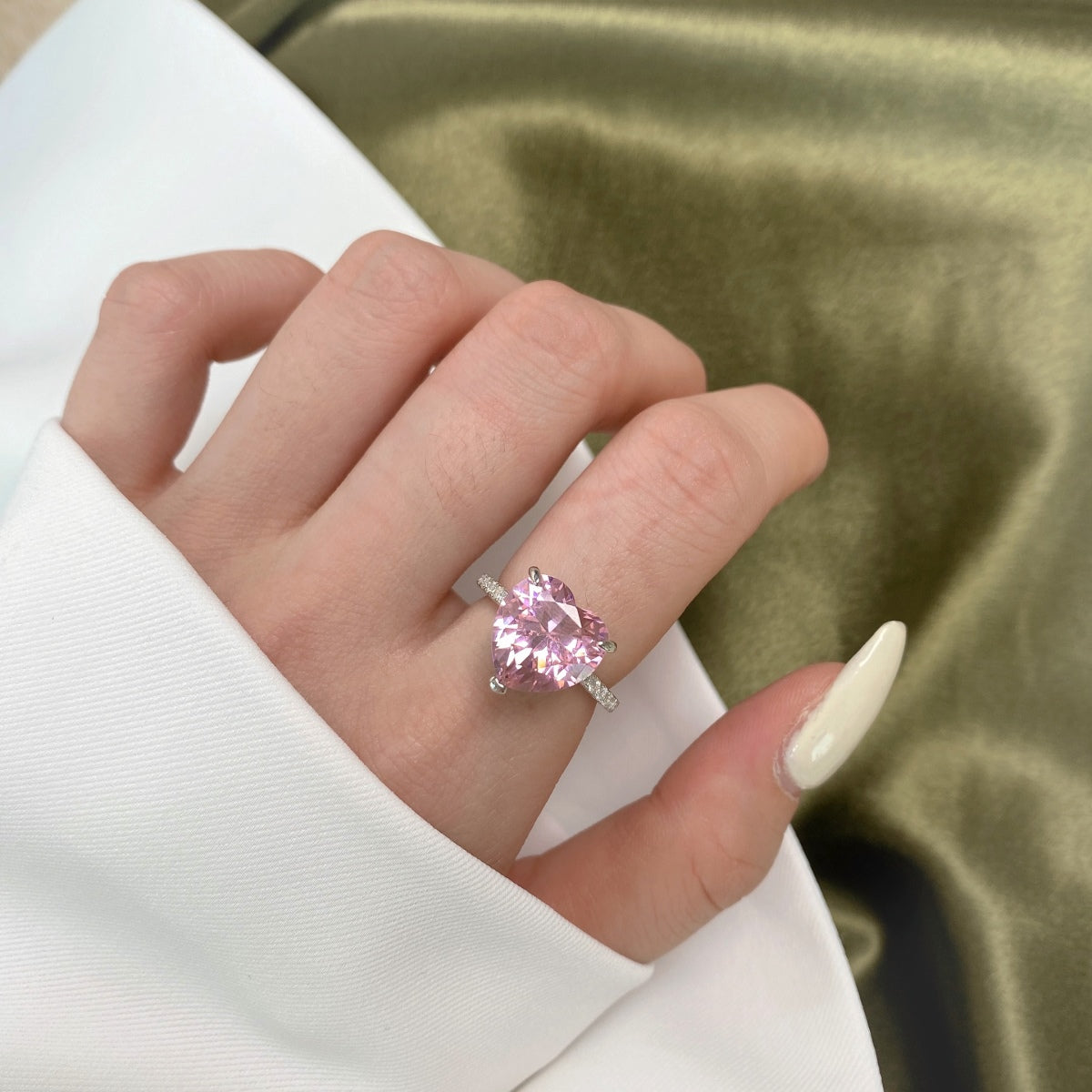 [Echo Fine ]6.0 Carat Luxurious Sparkling Romantic Heart Cut Lover Ring