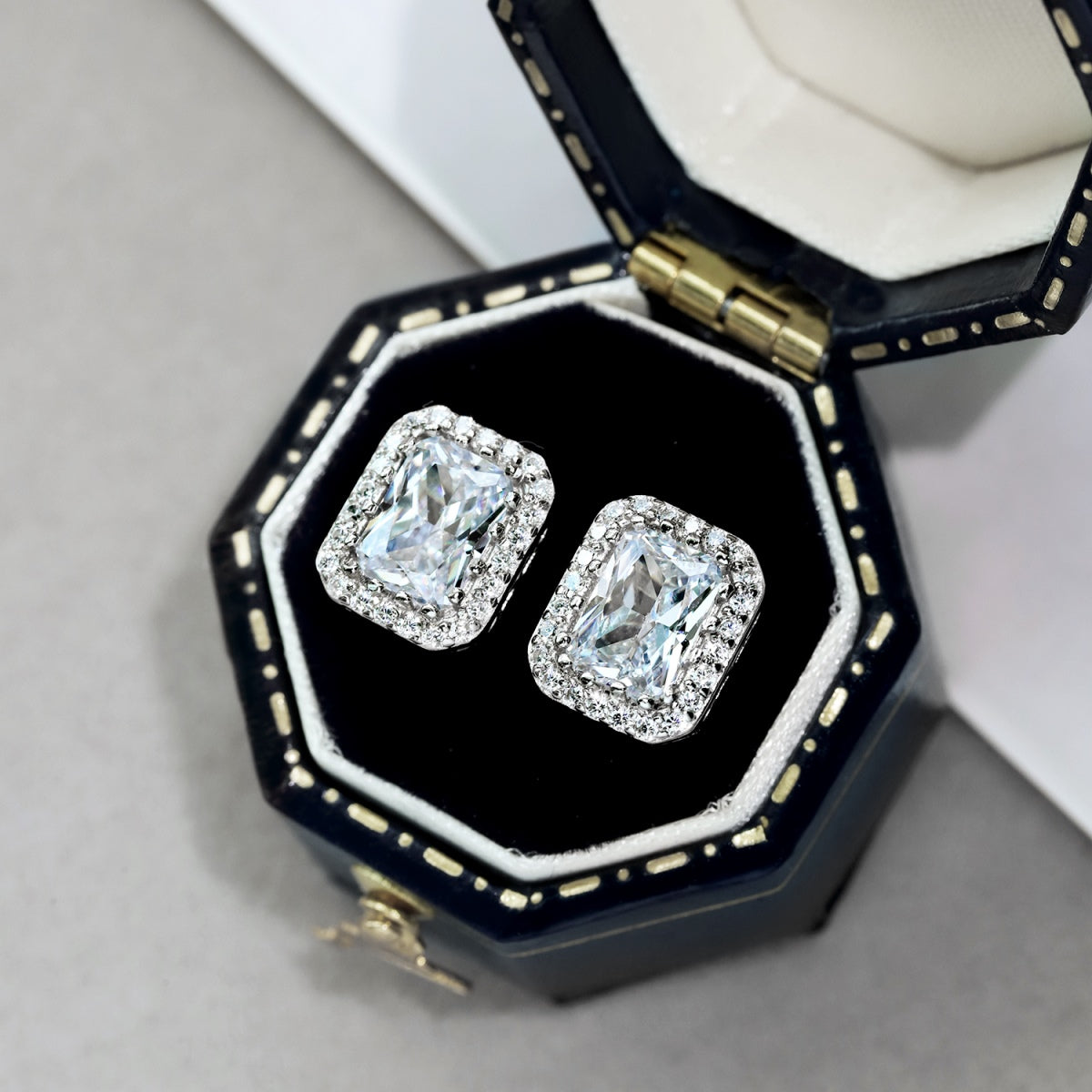 [Echo Fine ]1.0 Carat Luxurious Dainty Emerald Cut Daily Earrings