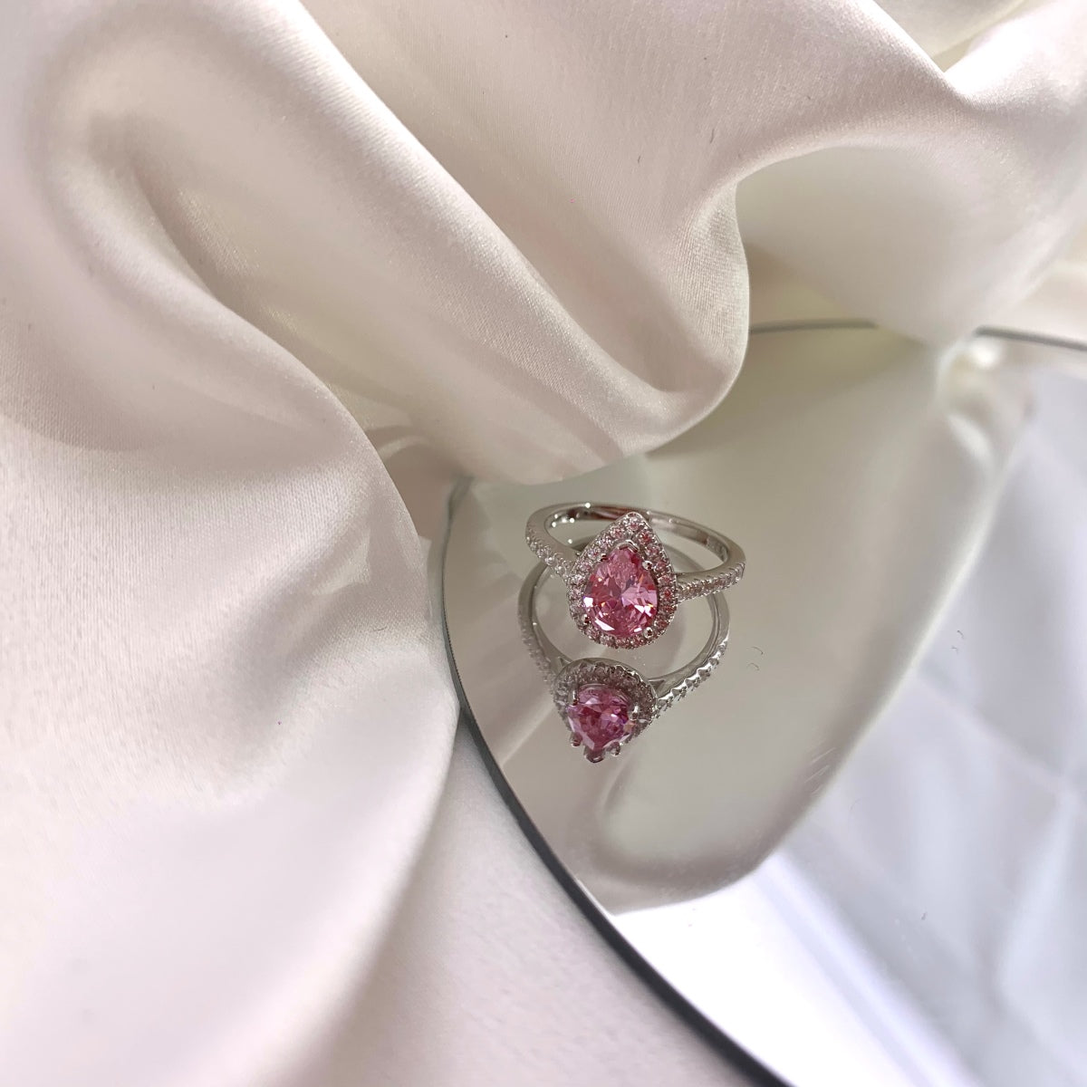 [Echo Fine ]1.0 Carat Luxurious Resplendent Water Drop Shape Wedding Ring