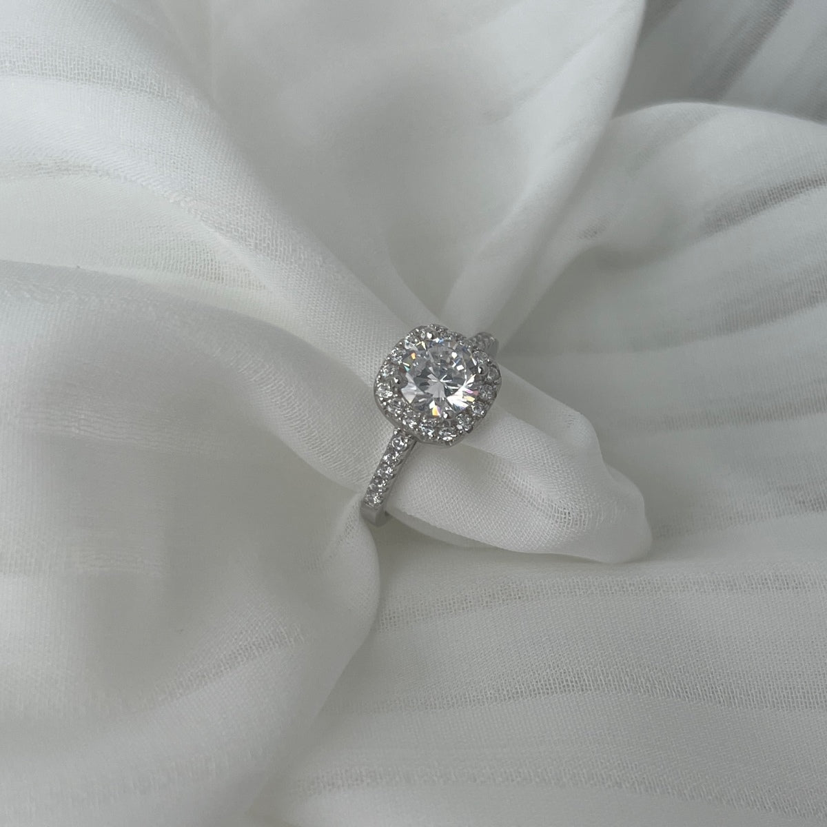 [Echo Fine ]Dazzling Resplendent Round Cut Wedding Ring