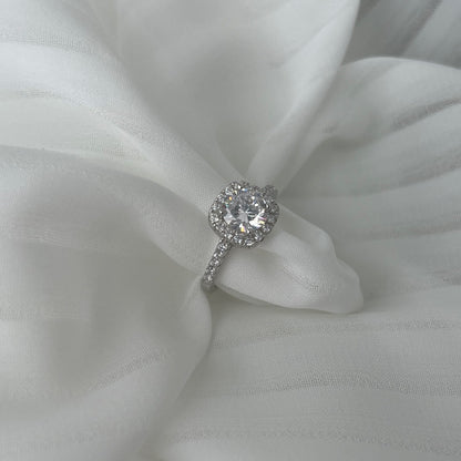 [Echo Fine ]Dazzling Resplendent Round Cut Wedding Ring