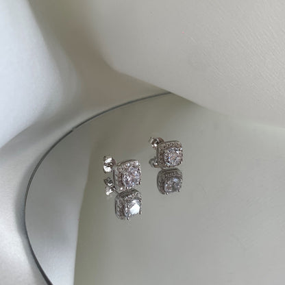 [Echo Fine ]Classic Round Center Stone Stud Earrings