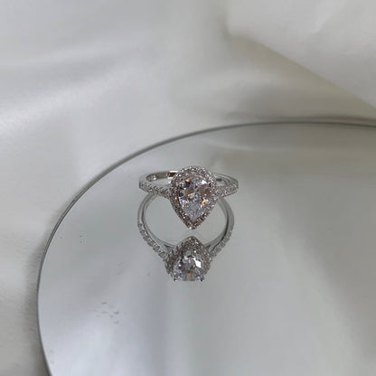[Echo Fine ]1.0 Carat Luxurious Resplendent Water Drop Shape Wedding Ring