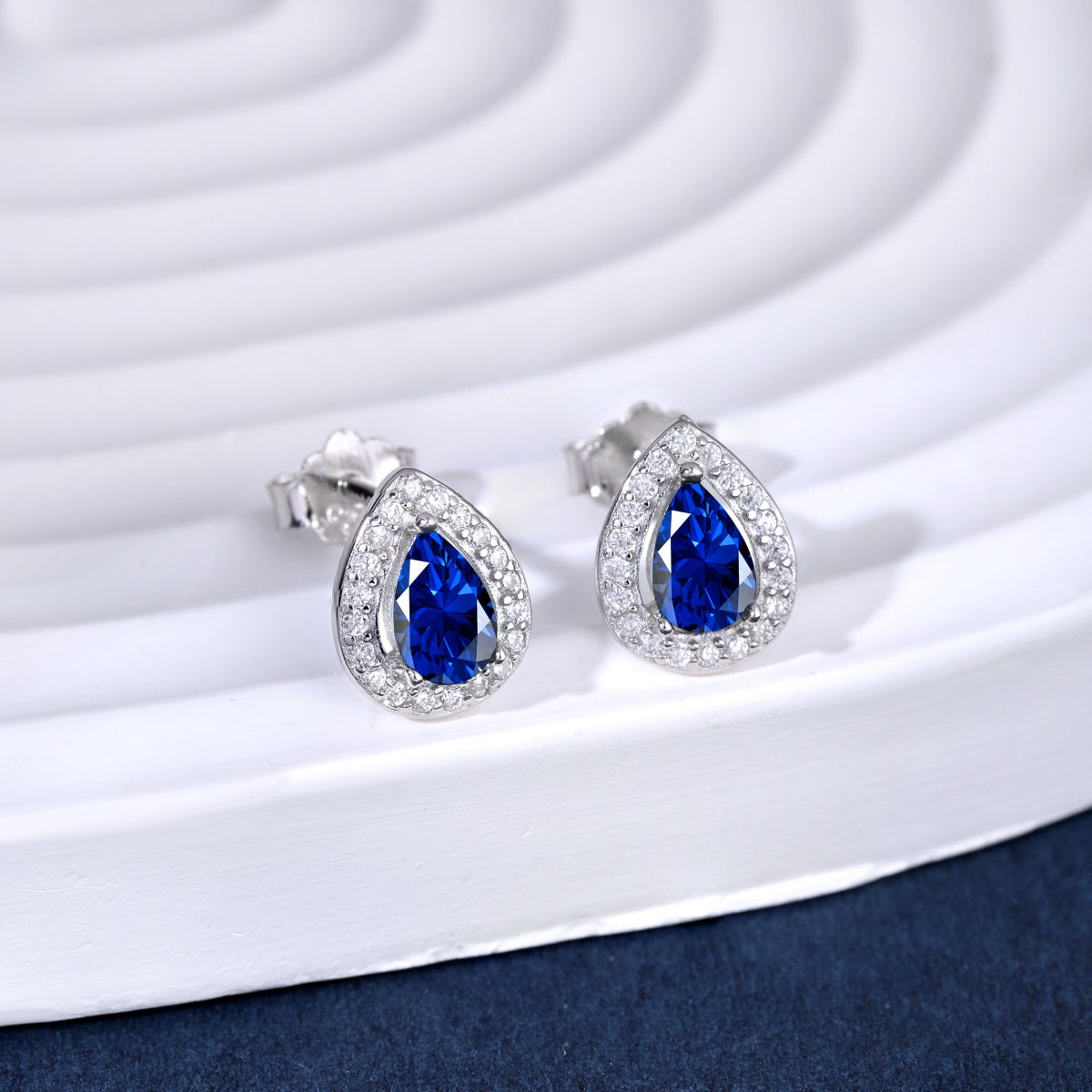 [Echo Fine ]Luxurious Water Drop Shape Earrings