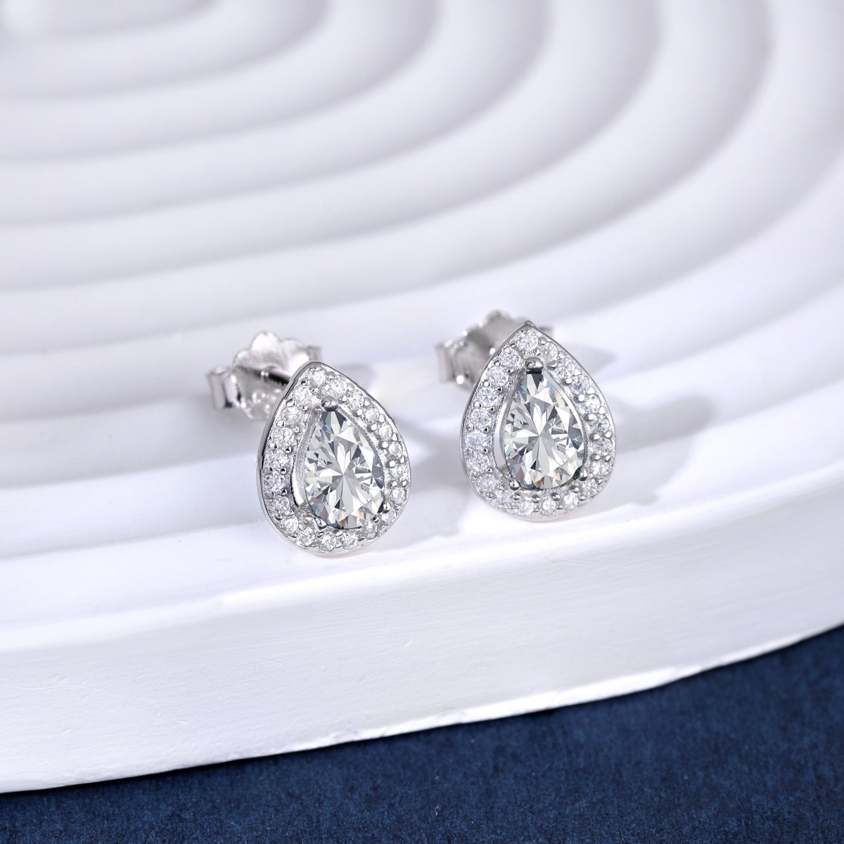 [Echo Fine ]Luxurious Water Drop Shape Earrings
