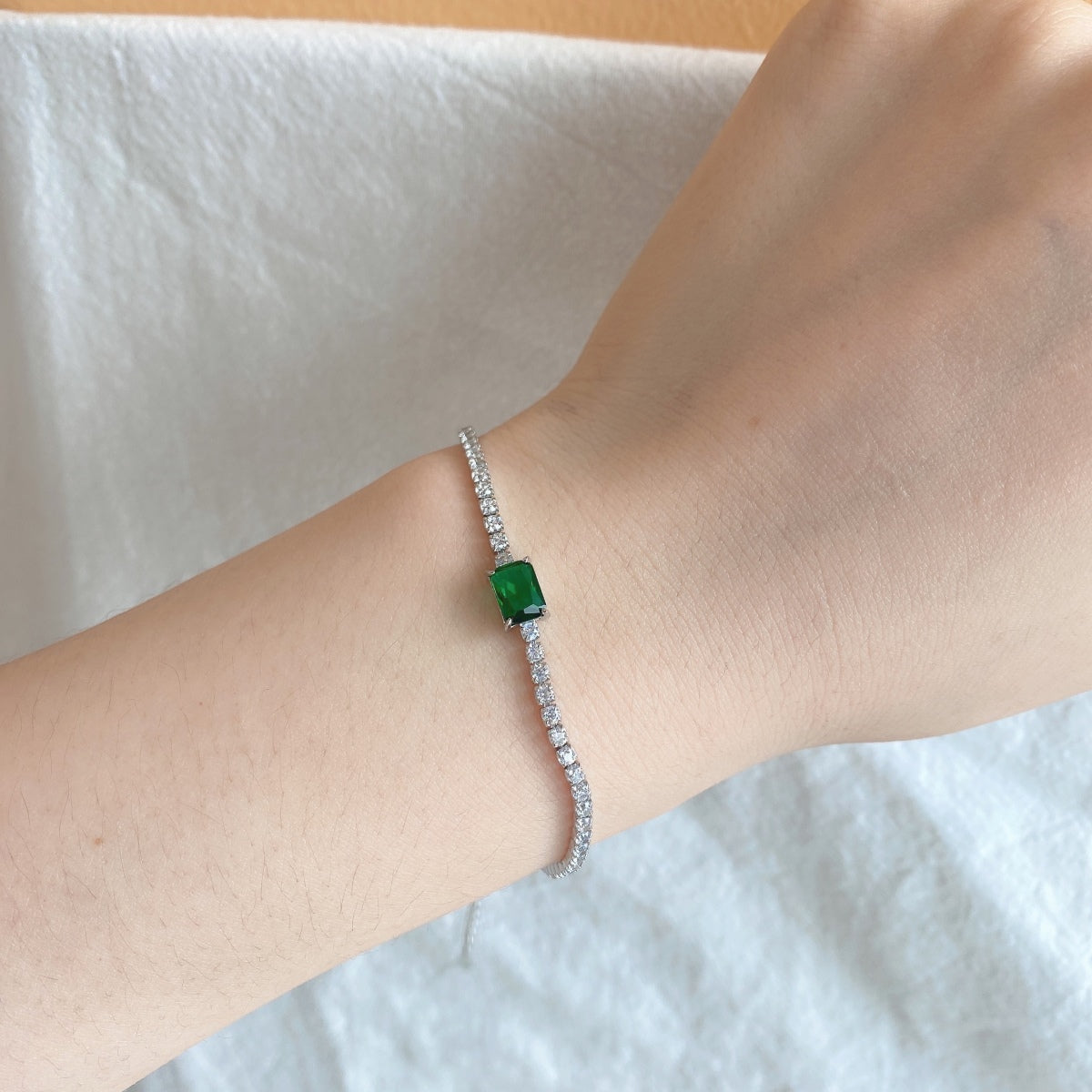 [Echo Fine ]1.0 Carat Unique Emerald Cut Banquet Bracelet