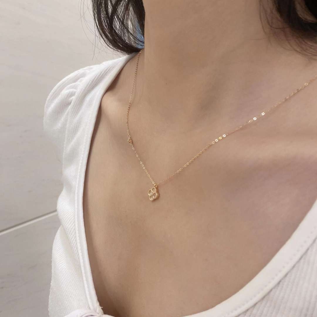 [Echo Fine ]Delicate Flower Shape Necklace