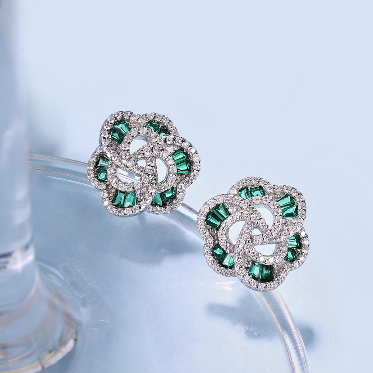 [Echo Fine ]Exquisite Flower Shape Daily Earrings