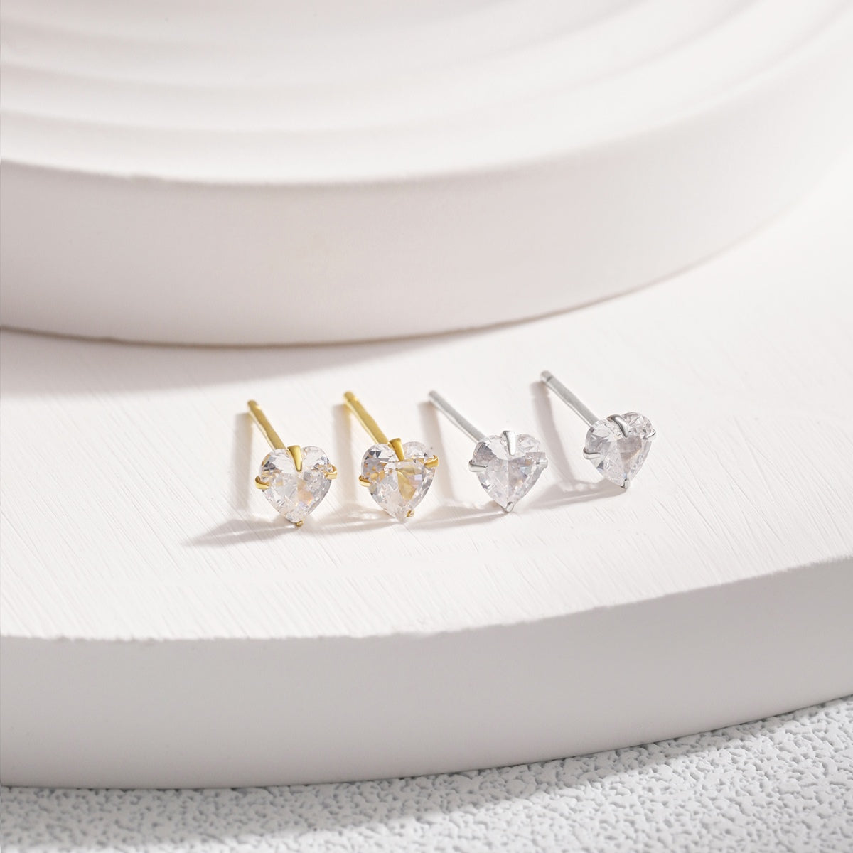 [Echo Fine ]Sparkling Heart Shaped Simple Earrings