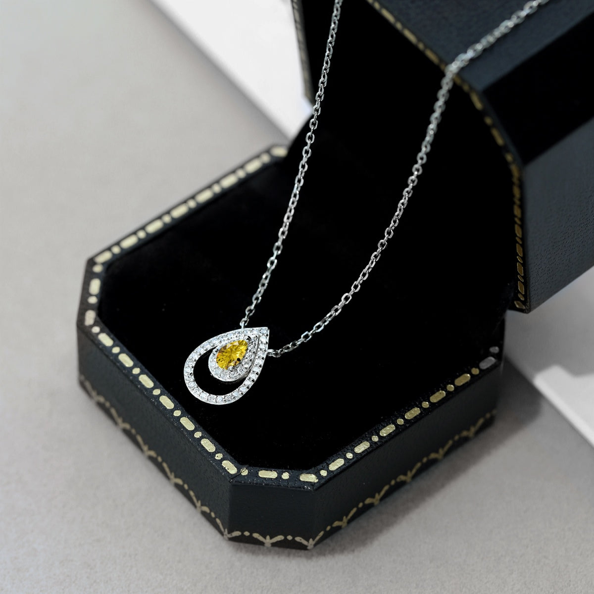 [Echo Fine ]Sparkling Pear Cut Necklace