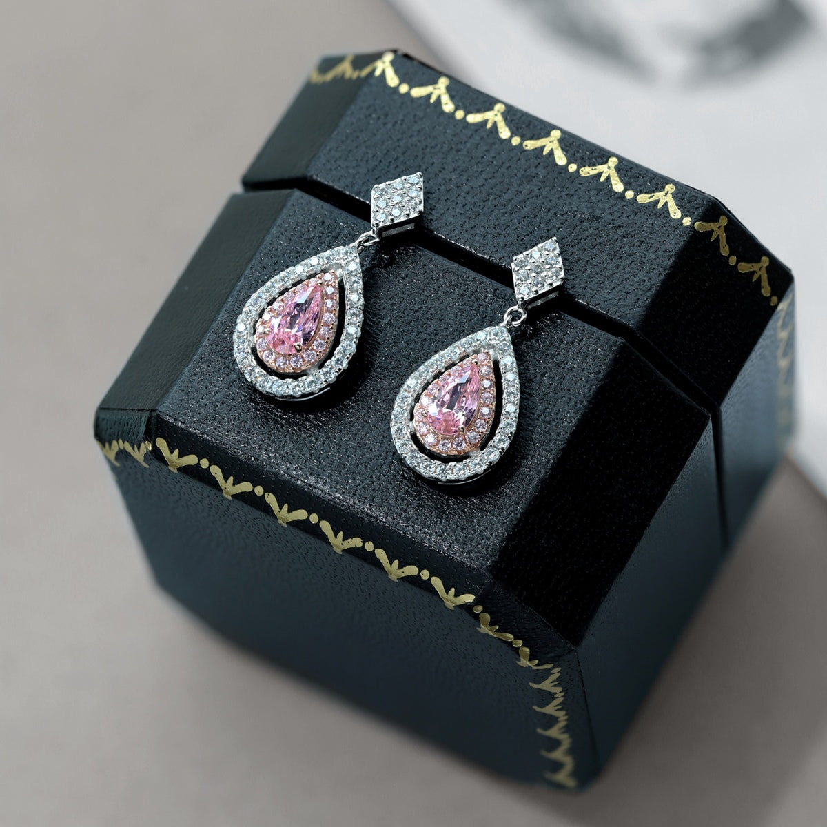[Echo Fine ]Ornate Delicate Water Drop Shape Banquet Earrings