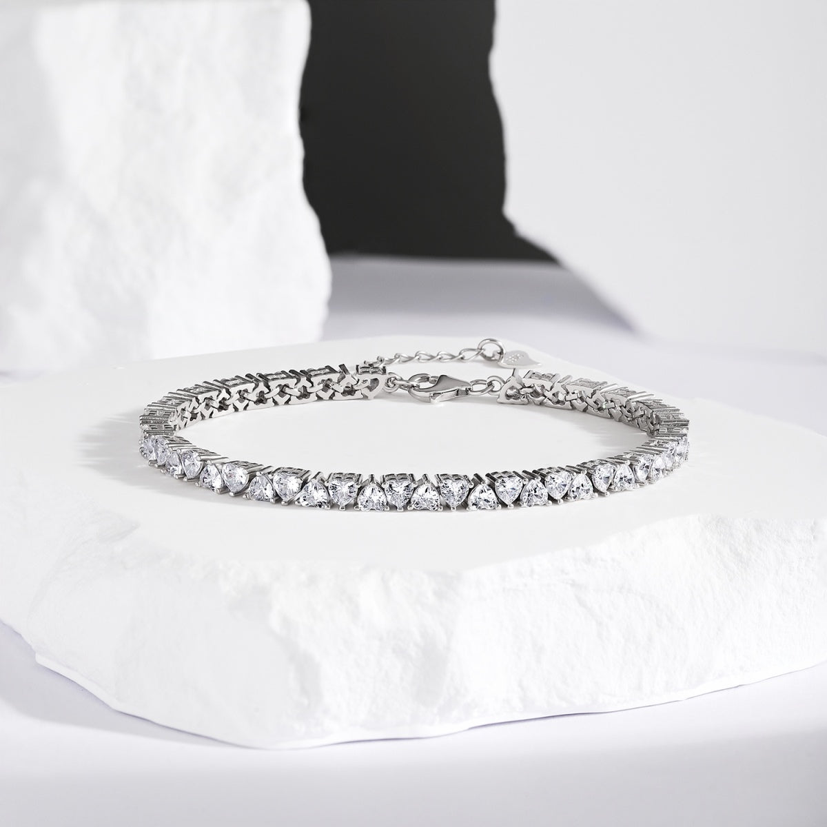 [Echo Fine ]Dazzling Romantic Heart Shape Lover Bracelet