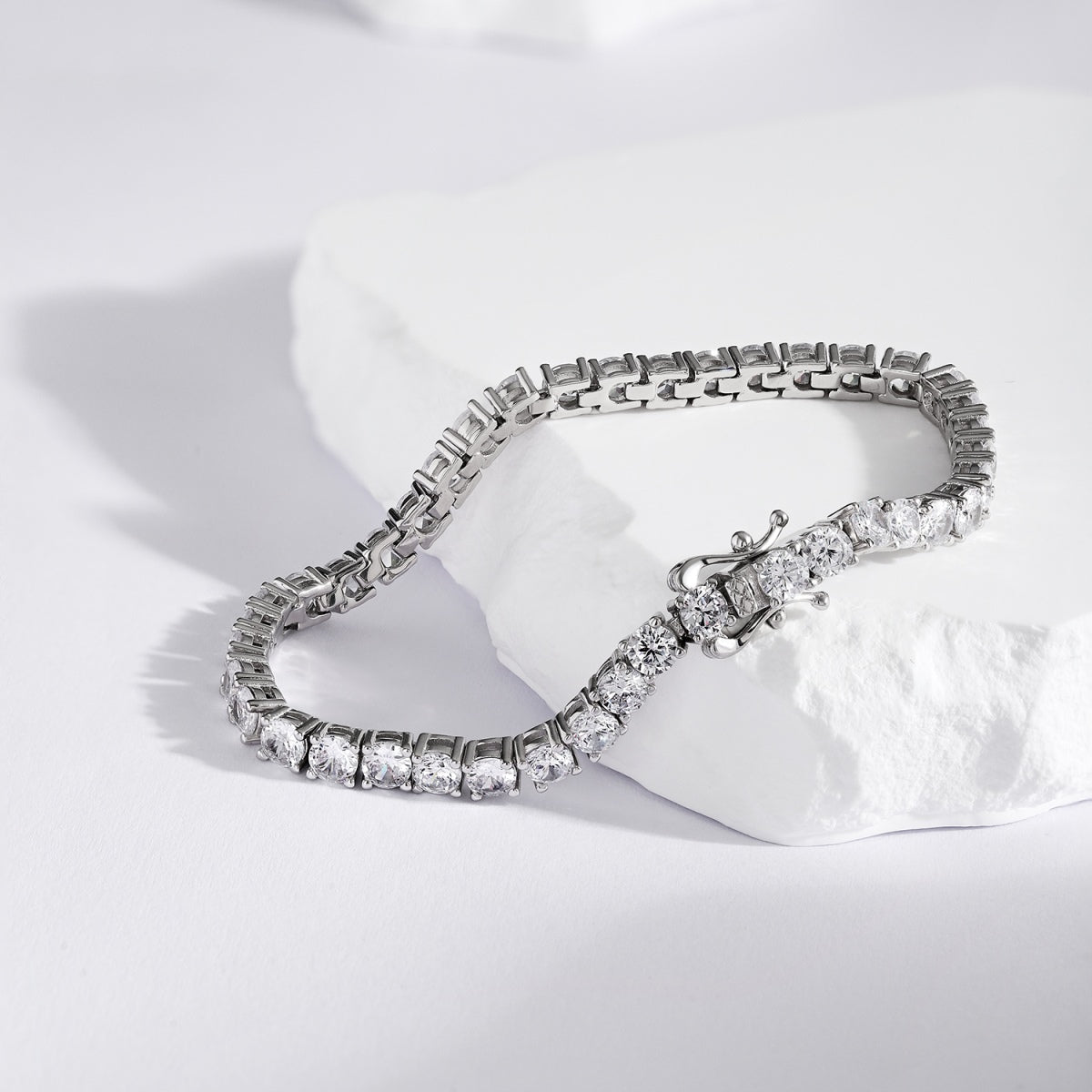 [Echo Fine ]Luxurious Ornate Round Cut Tennis Bracelet