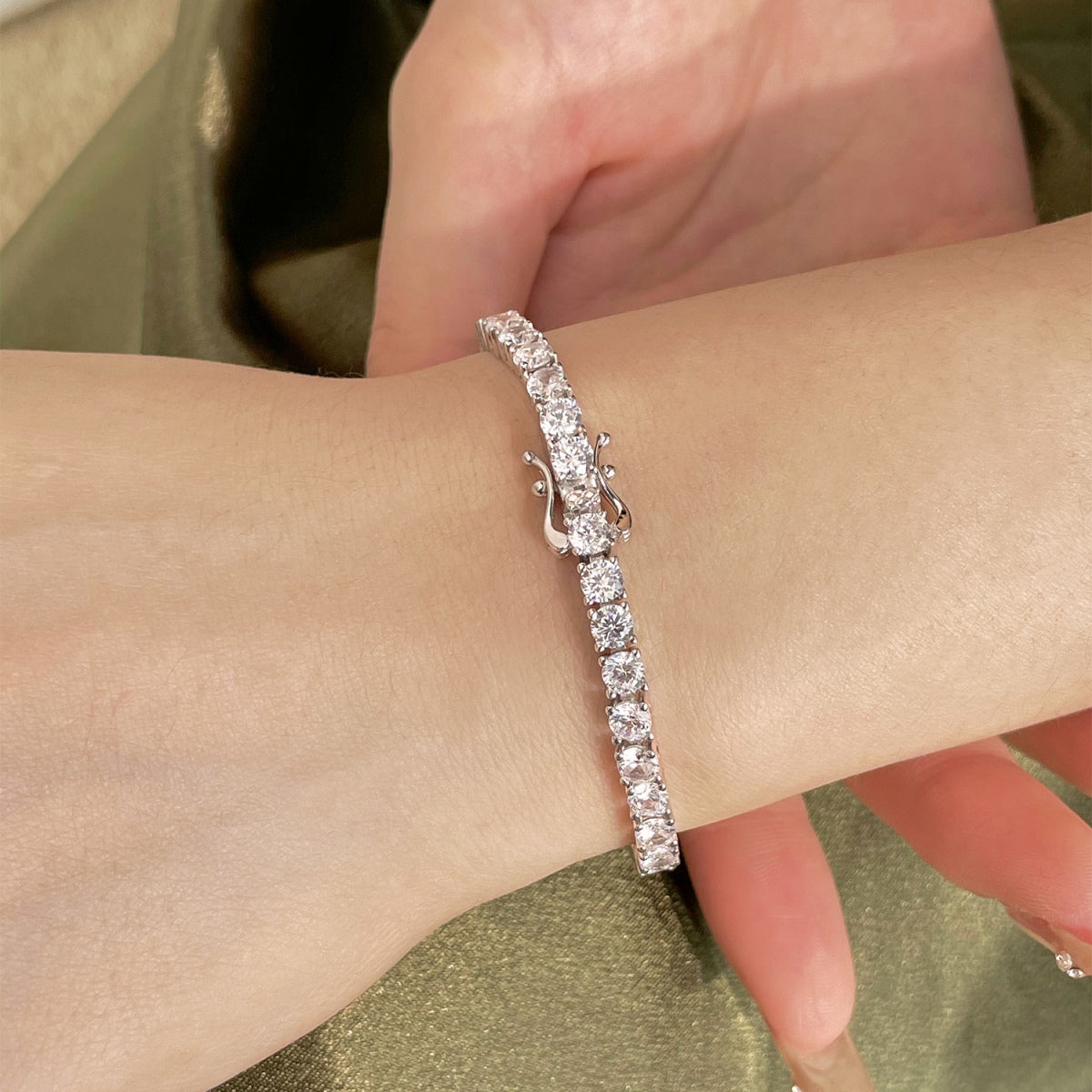 [Echo Fine ]Luxurious Ornate Round Cut Tennis Bracelet