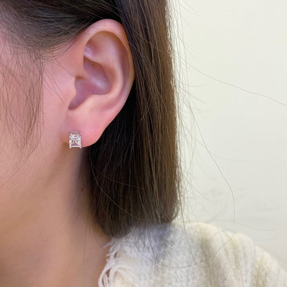 [Echo Fine ]Stylish Shiny Rectangular Center Stone Stud Earrings